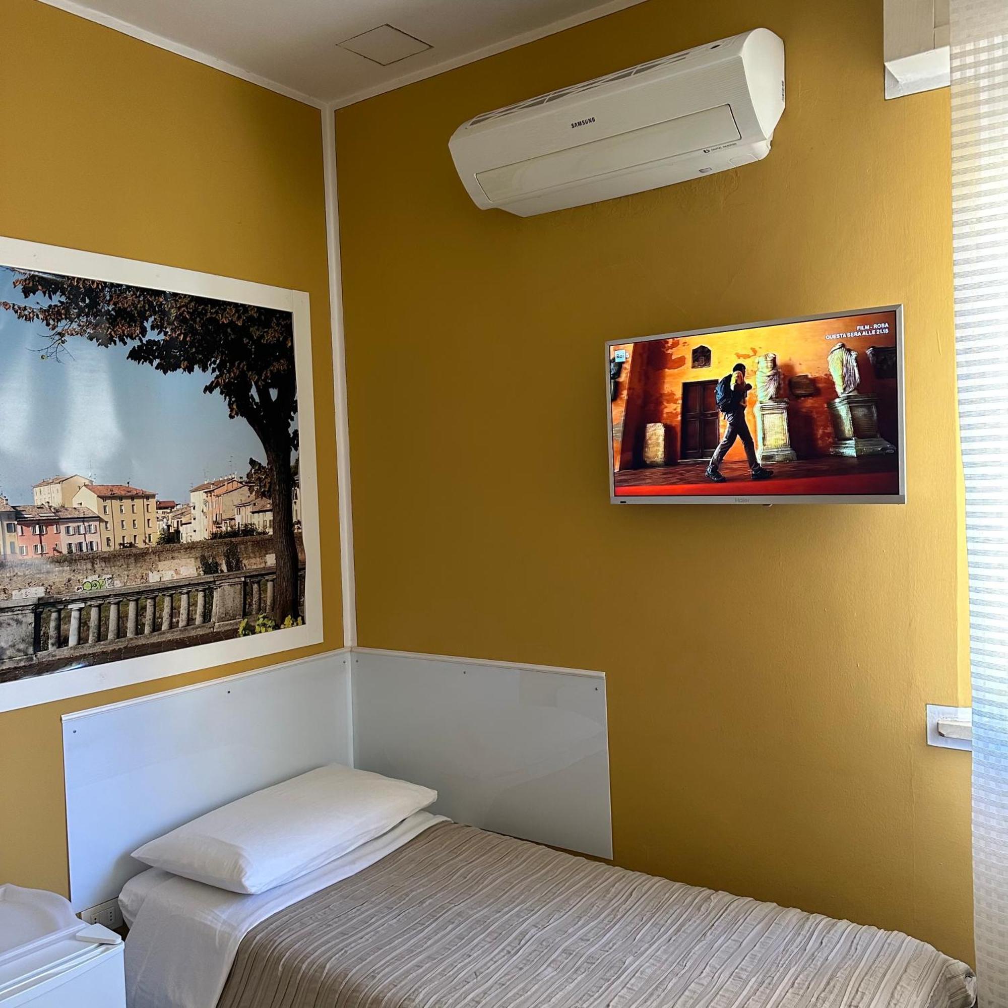 Forumguesthouse Center Parking Parma Ngoại thất bức ảnh